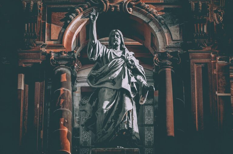berlin cathedral, sculpture, jesus christ-3408348.jpg